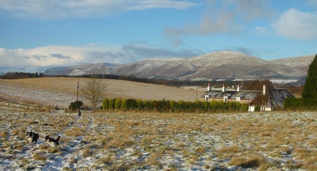 the_house_%26_the_ochils.jpg